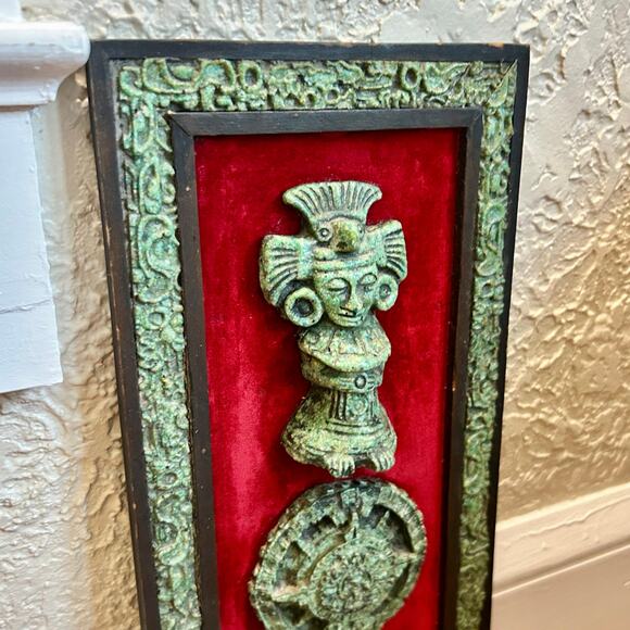 Vintage Aztec Crushed Malachite Over Red Velvet Folk Art Hanging Wall Plaque - Picture 8 of 14